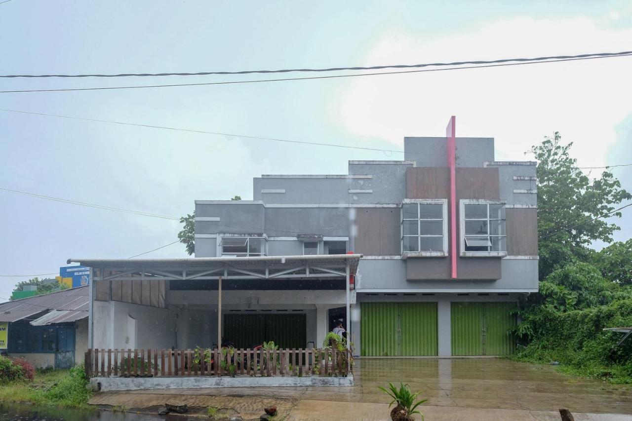 Reddoorz At Lapangan Bandara Sam Ratulangi Manado Hotel Kültér fotó