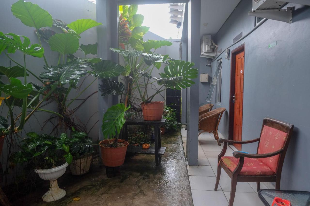 Reddoorz At Lapangan Bandara Sam Ratulangi Manado Hotel Kültér fotó