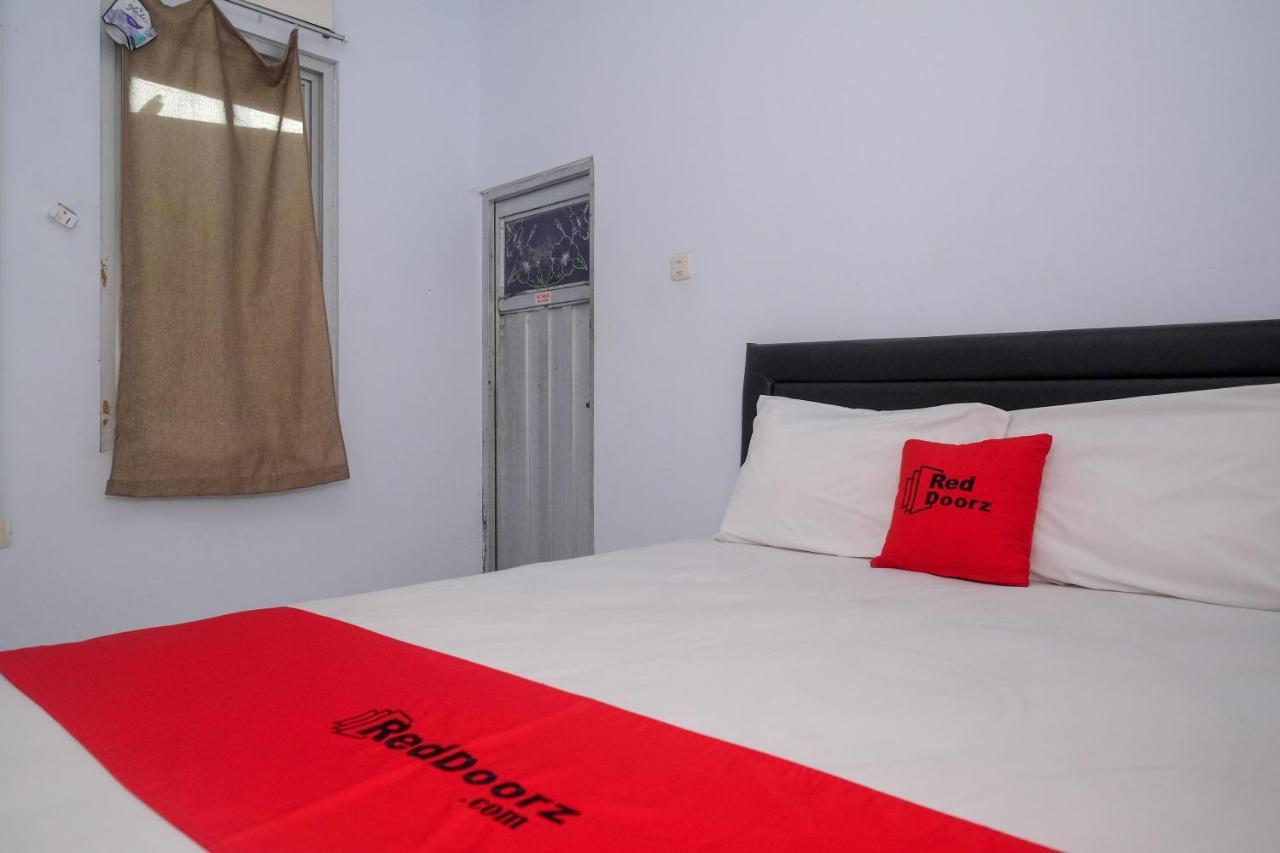 Reddoorz At Lapangan Bandara Sam Ratulangi Manado Hotel Kültér fotó